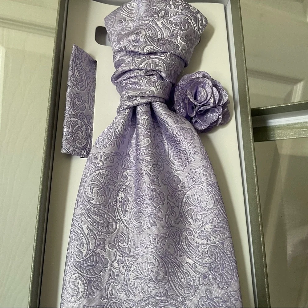 Men's Lavender Paisley Cravat Set - Formal Ascot Tie with Lapel Flower